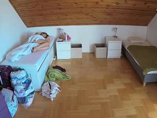 voyeurcam-julmodels-greybed-3