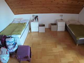voyeurcam-julmodels-greybed-3