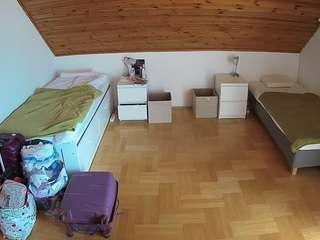 voyeurcam-julmodels-greybed-3