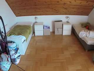 voyeurcam-julmodels-greybed-3