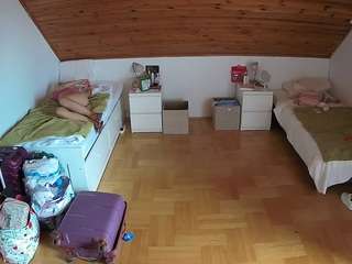 voyeurcam-julmodels-greybed-3