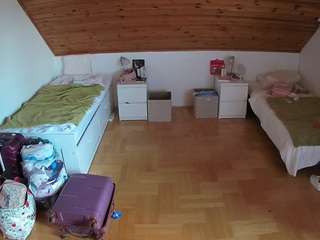 voyeurcam-julmodels-greybed-3 Sex Cam Show