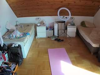 voyeurcam-julmodels-greybed-3