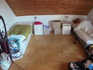 voyeurcam-julmodels-greybed-3 camsoda