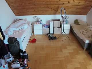 voyeurcam-julmodels-greybed-3