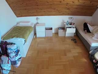 voyeurcam-julmodels-greybed-3