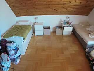 voyeurcam-julmodels-greybed-3
