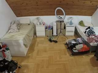 voyeurcam-julmodels-greybed-3