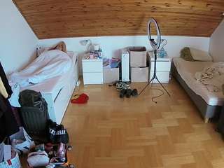 voyeurcam-julmodels-greybed-3