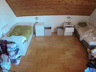 voyeurcam-julmodels-greybed-3