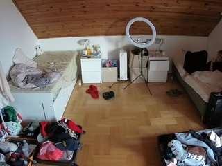 voyeurcam-julmodels-greybed-3
