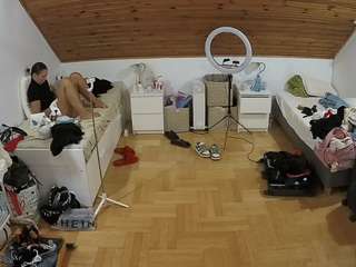 voyeurcam-julmodels-greybed-3