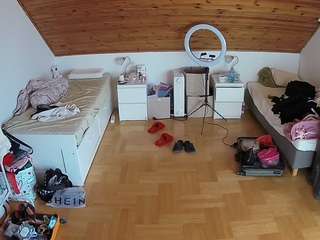 voyeurcam-julmodels-greybed-3