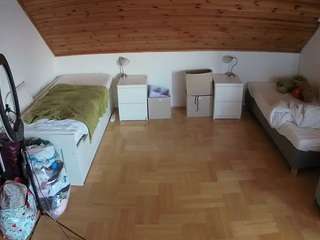 voyeurcam-julmodels-greybed-3