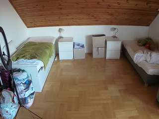 voyeurcam-julmodels-greybed-3