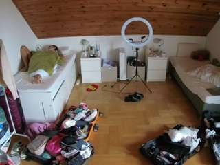 voyeurcam-julmodels-greybed-3