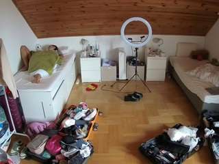 voyeurcam-julmodels-greybed-3