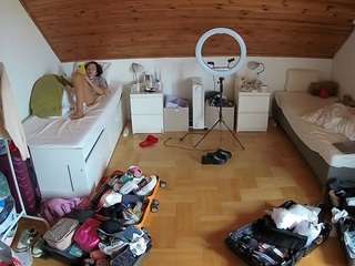 voyeurcam-julmodels-greybed-3
