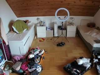 voyeurcam-julmodels-greybed-3