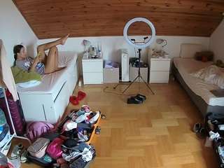 voyeurcam-julmodels-greybed-3