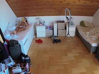 voyeurcam-julmodels-greybed-3