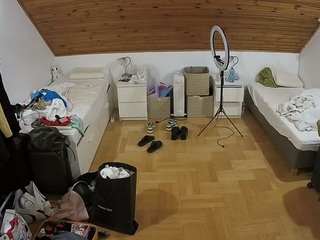 voyeurcam-julmodels-greybed-3