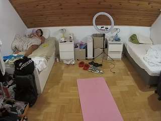 voyeurcam-julmodels-greybed-3