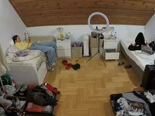 voyeurcam-julmodels-greybed-3