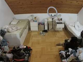 voyeurcam-julmodels-greybed-3
