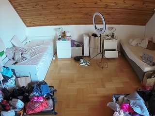 voyeurcam-julmodels-greybed-3
