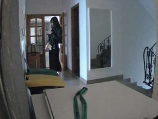 Acest model este live acum. voyeurcam-julmodels-hall-1st