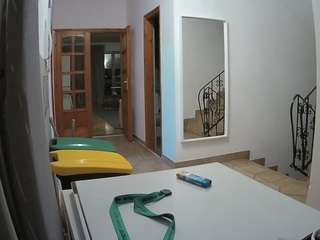 هذا النموذج مباشر الآن. voyeurcam-julmodels-hall-1st