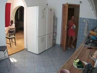 voyeurcam-julmodels-kitchen Sptripchat camsoda