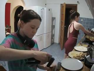 camsoda voyeurcam-julmodels-kitchen