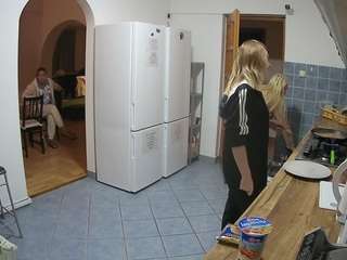 voyeurcam-julmodels-kitchen Models Webcam camsoda