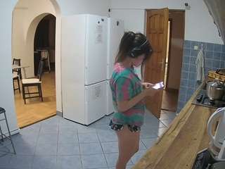 Live Voyeur Cam camsoda voyeurcam-julmodels-kitchen