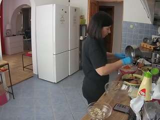 voyeurcam-julmodels-kitchen