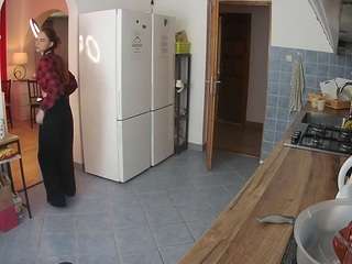 voyeurcam-julmodels-kitchen