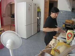 voyeurcam-julmodels-kitchen