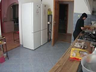 voyeurcam-julmodels-kitchen