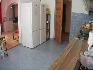 voyeurcam-julmodels-kitchen
