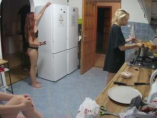 voyeurcam-julmodels-kitchen - Live Cam
