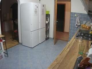 voyeurcam-julmodels-kitchen