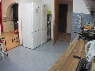 voyeurcam-julmodels-kitchen from CamSoda