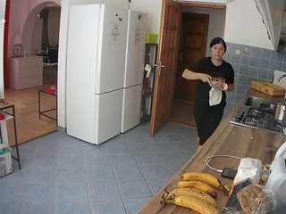 voyeurcam-julmodels-kitchen - Live Cam