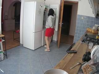 voyeurcam-julmodels-kitchen