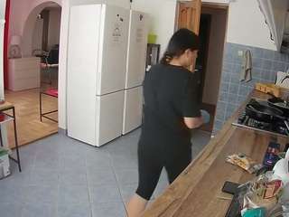 voyeurcam-julmodels-kitchen