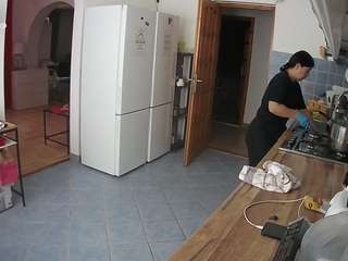 voyeurcam-julmodels-kitchen Live Webcam on CamSoda