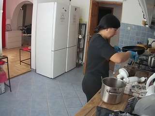 voyeurcam-julmodels-kitchen