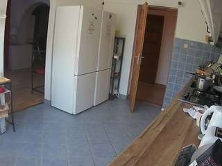 voyeurcam-julmodels-kitchen camsoda